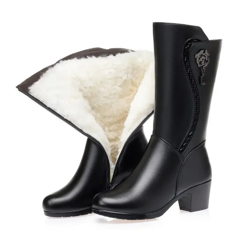 Lunara Winter™ Damen-Plüschstiefel