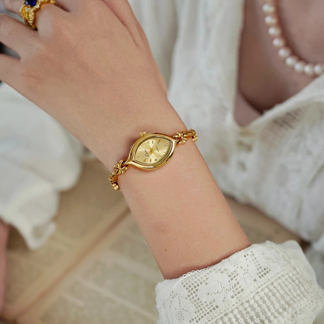 Velya Watches™ Elegante esfera pequeña retro para mujer