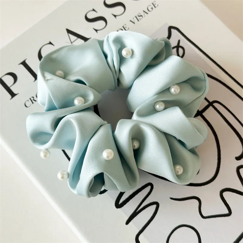 Satin Éclat™ Vintage Scrunchie Pearl