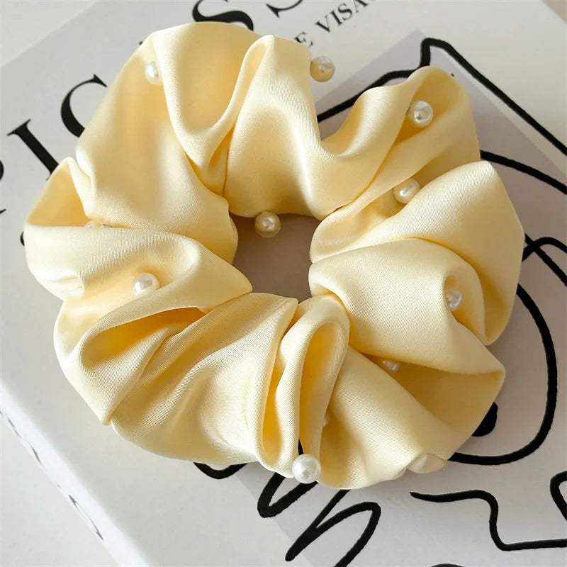 Satin Éclat™ Vintage Scrunchie Pearl