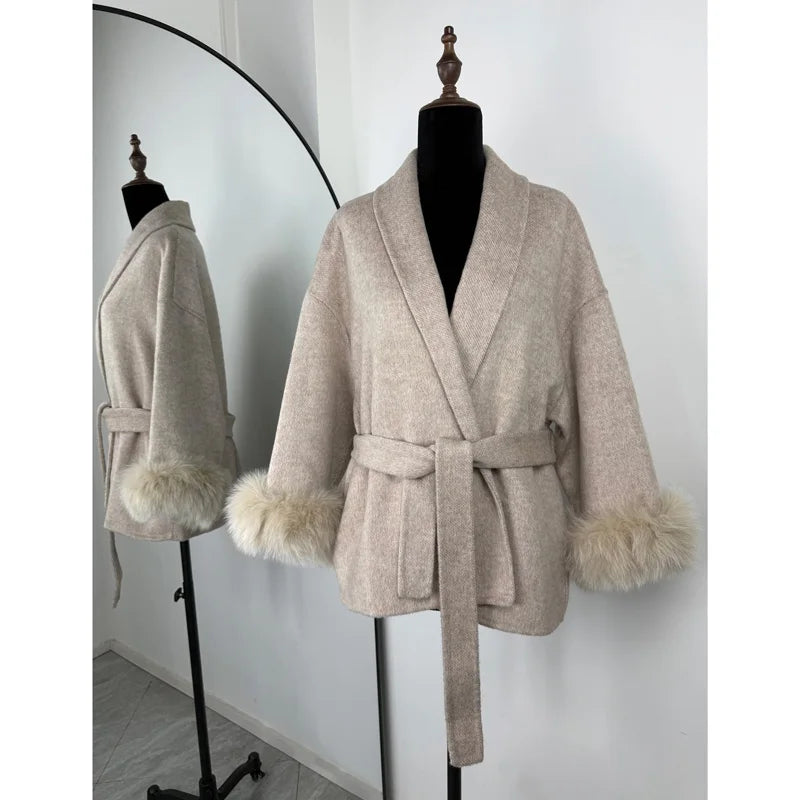Cappotto a portafoglio con cintura e bordo in pelliccia Lunara Winter™