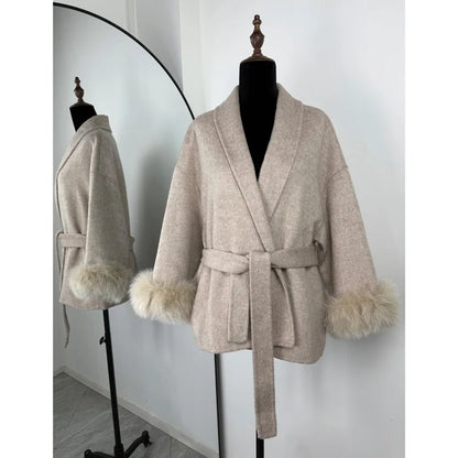 Cappotto a portafoglio con cintura e bordo in pelliccia Lunara Winter™