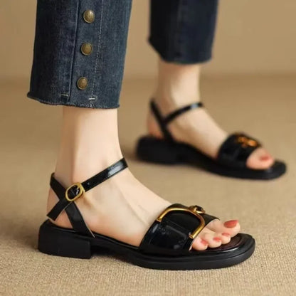 Solenne Shoes™ Ledersandalen mit flacher Schnalle