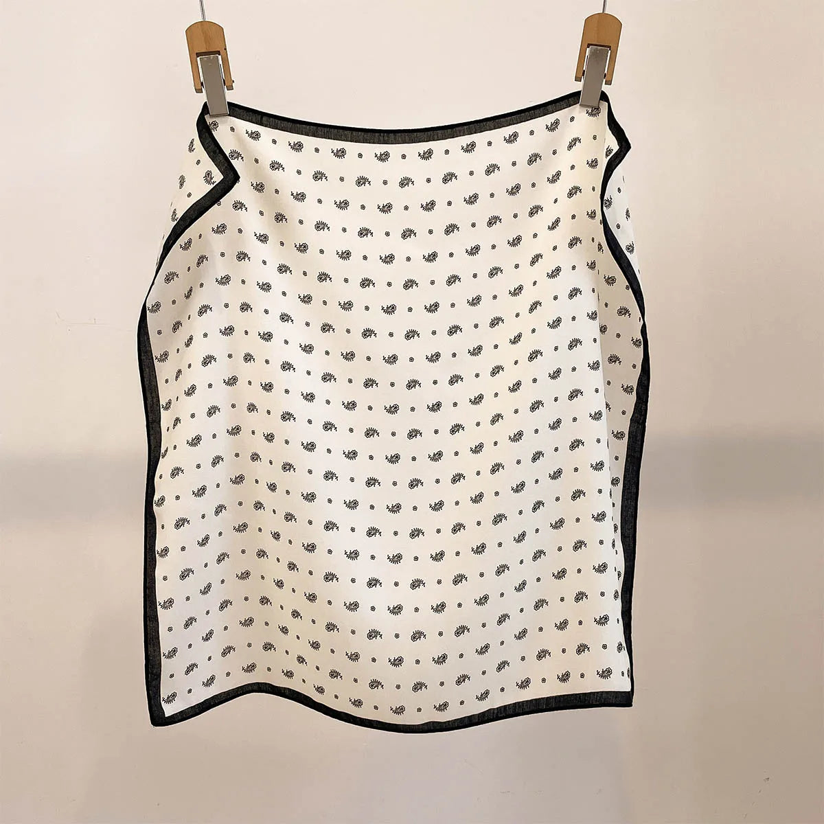 Satin Éclat™ Retro Square Scarf for Women