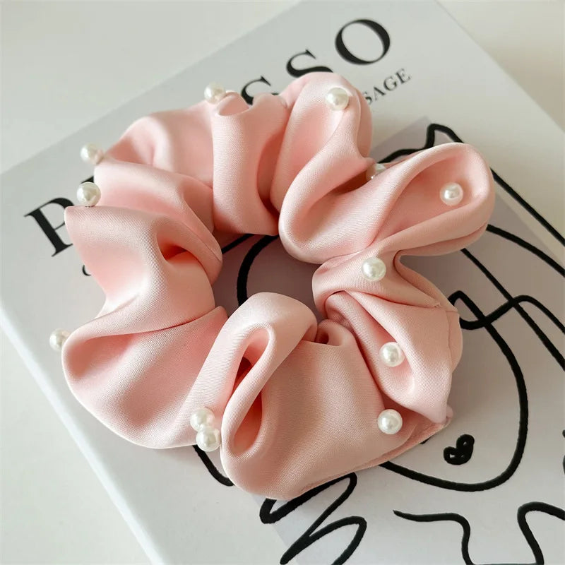 Satin Éclat™ Vintage Scrunchie Pearl