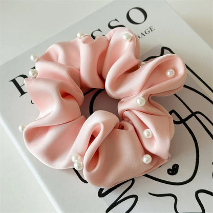 Satin Éclat™ Vintage Scrunchie Pearl