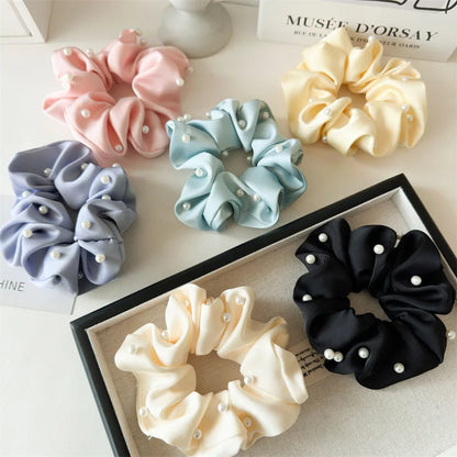 Satin Éclat™ Vintage Scrunchie Pearl