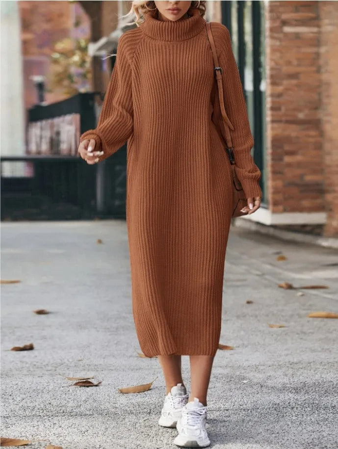 Langes Pulloverkleid mit hohem Kragen von Lunara Winter™