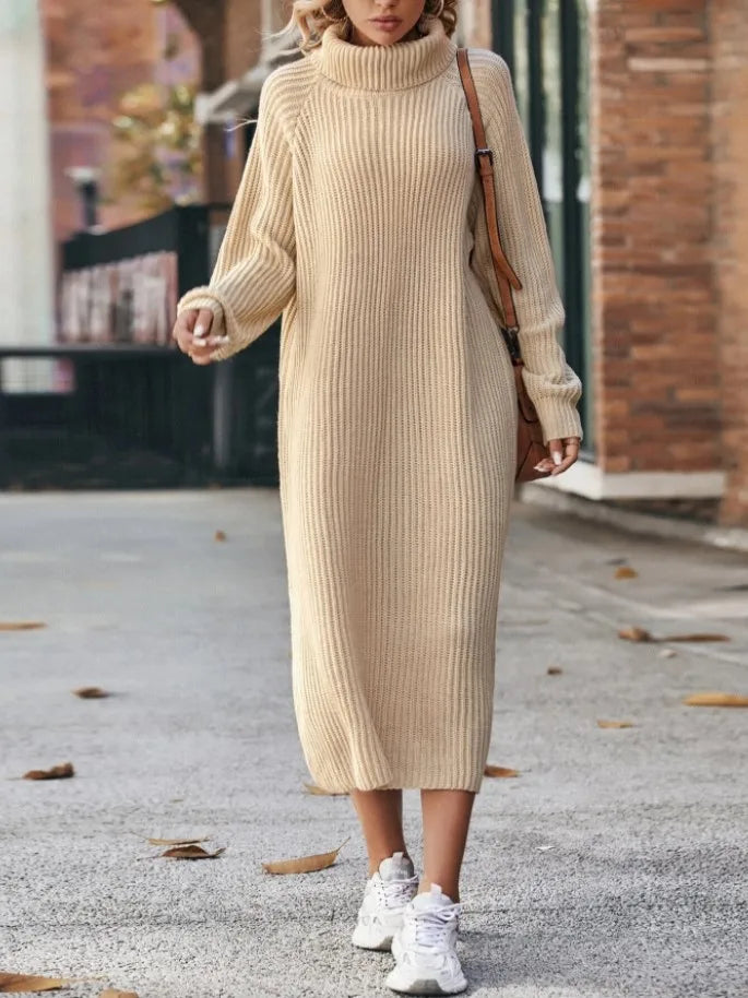 Langes Pulloverkleid mit hohem Kragen von Lunara Winter™