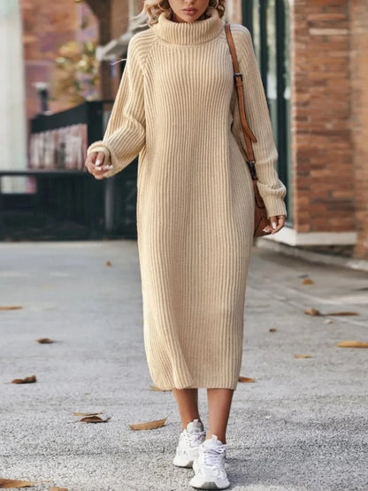 Langes Pulloverkleid mit hohem Kragen von Lunara Winter™
