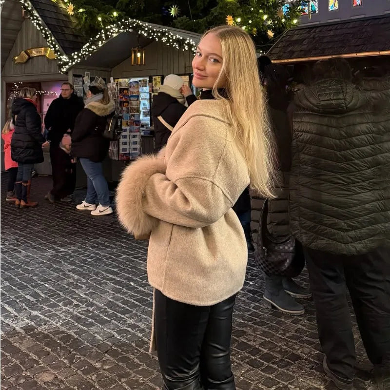 Cappotto a portafoglio con cintura e bordo in pelliccia Lunara Winter™