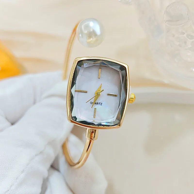 Velya Watches™ Kleine Armbanduhr mit Armband