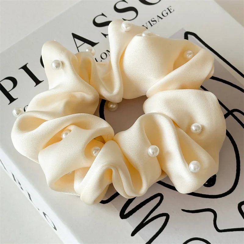 Satin Éclat™ Vintage Scrunchie Pearl