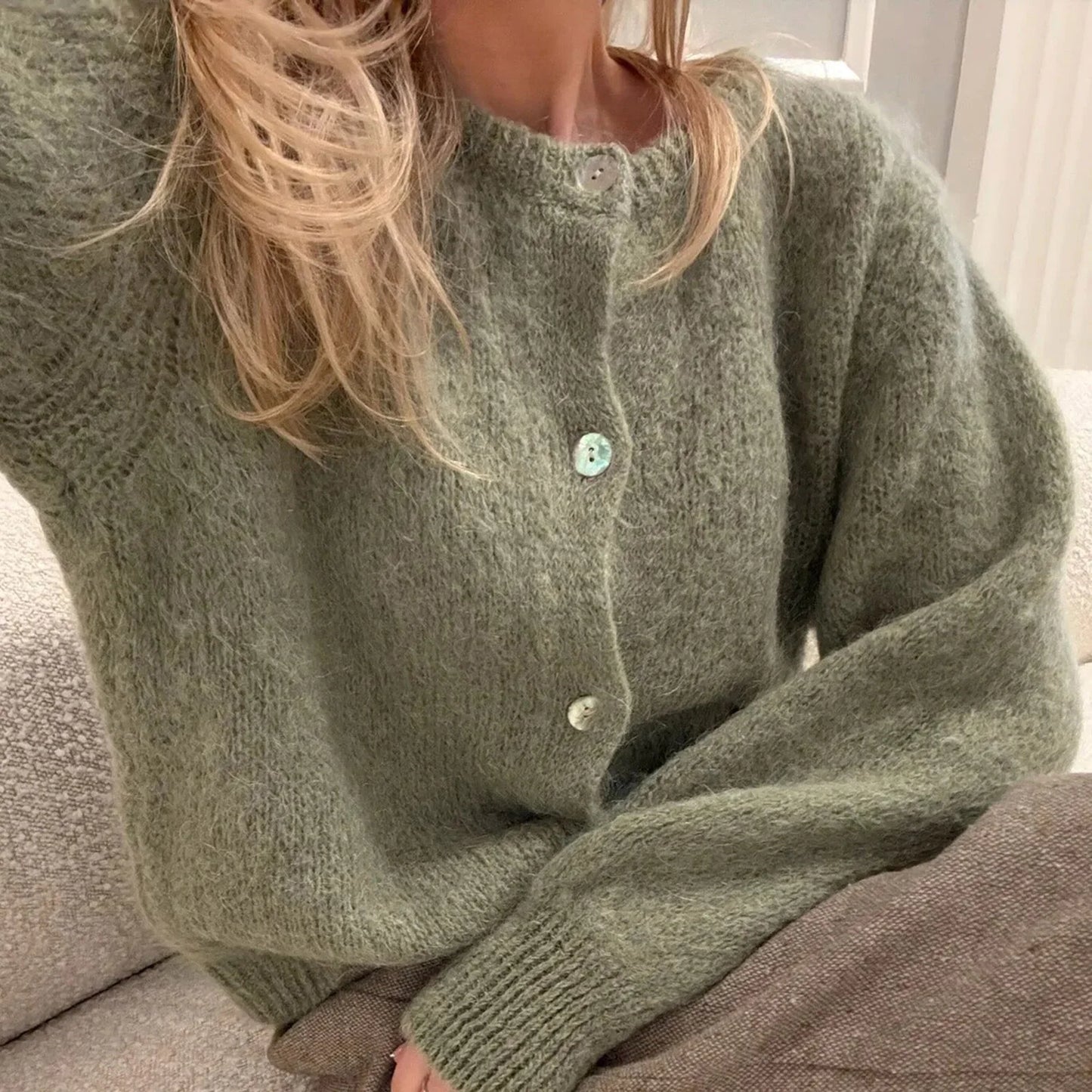 Pull en tricot boutonné à col rond vintage Lunara Winter™