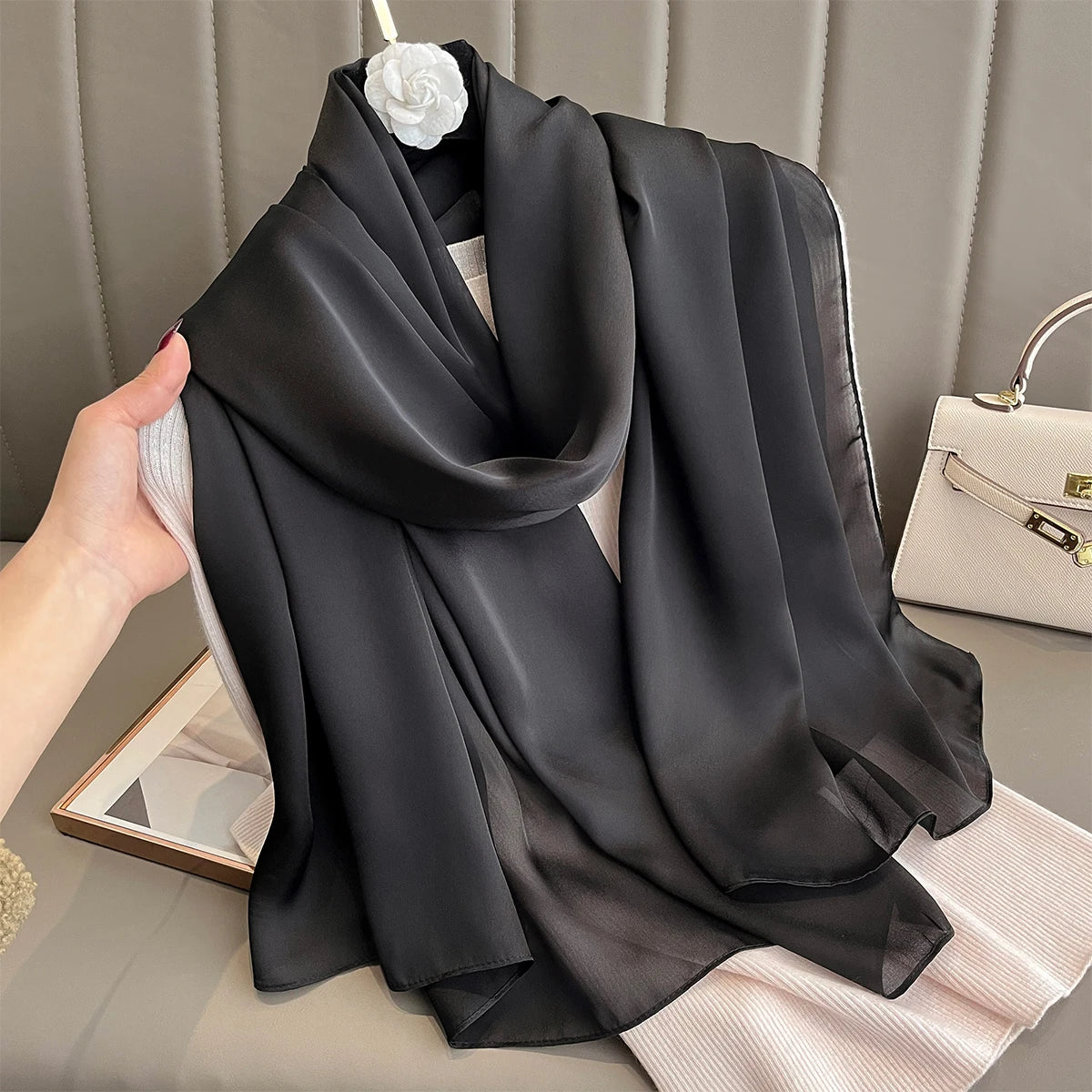 SatinÉclat™ Gradient Scarf Women
