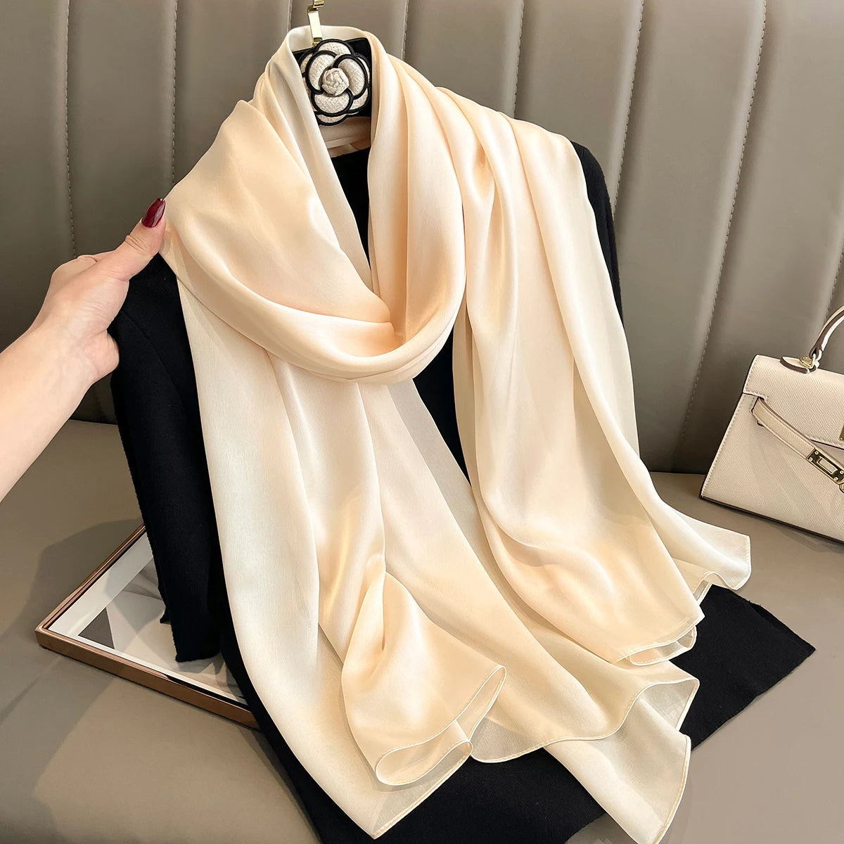 SatinÉclat™ Gradient Scarf Women