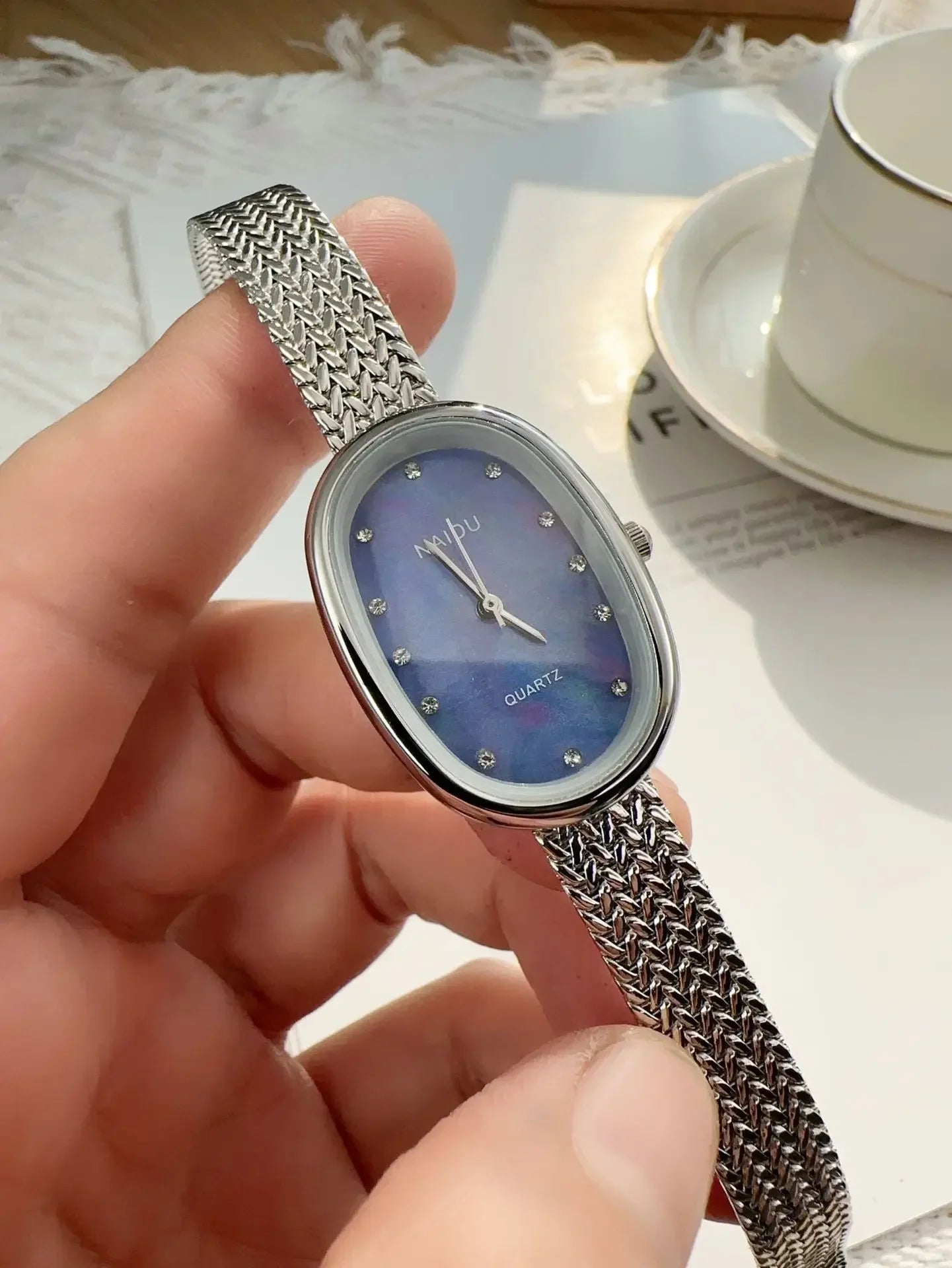 Velya Watches™ Relógio oval com strass