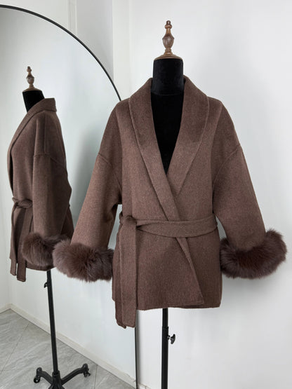Cappotto a portafoglio con cintura e bordo in pelliccia Lunara Winter™