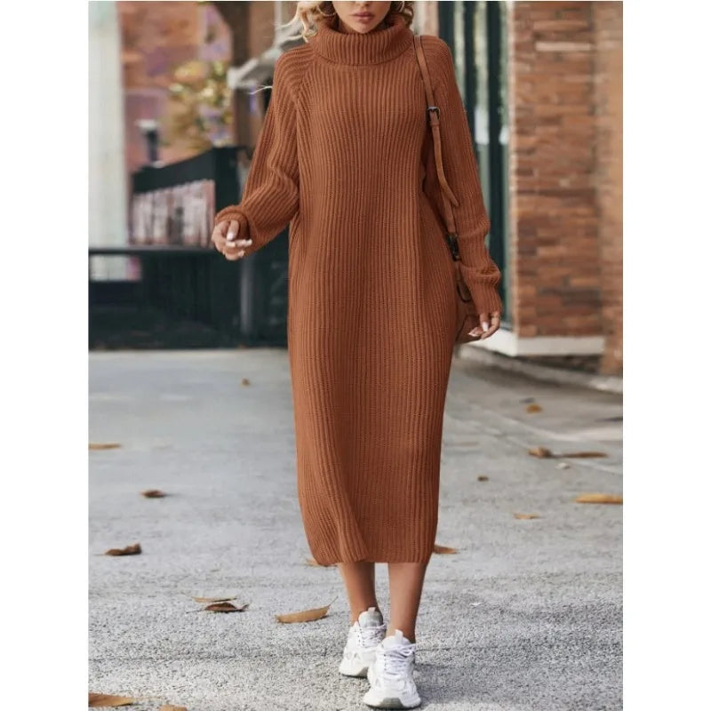 Langes Pulloverkleid mit hohem Kragen von Lunara Winter™