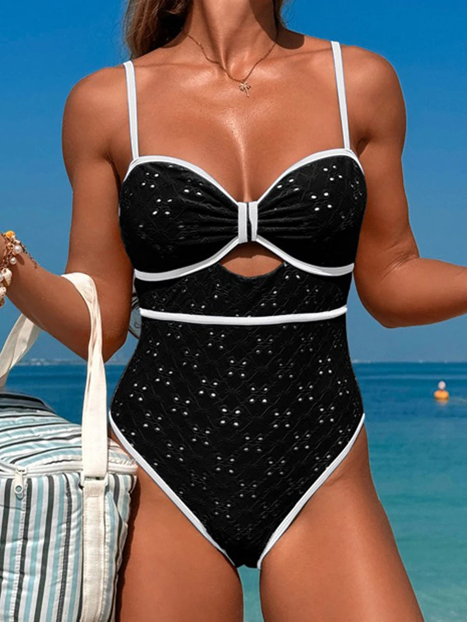 SeaLure™ Eyelet Scallop Badeanzug