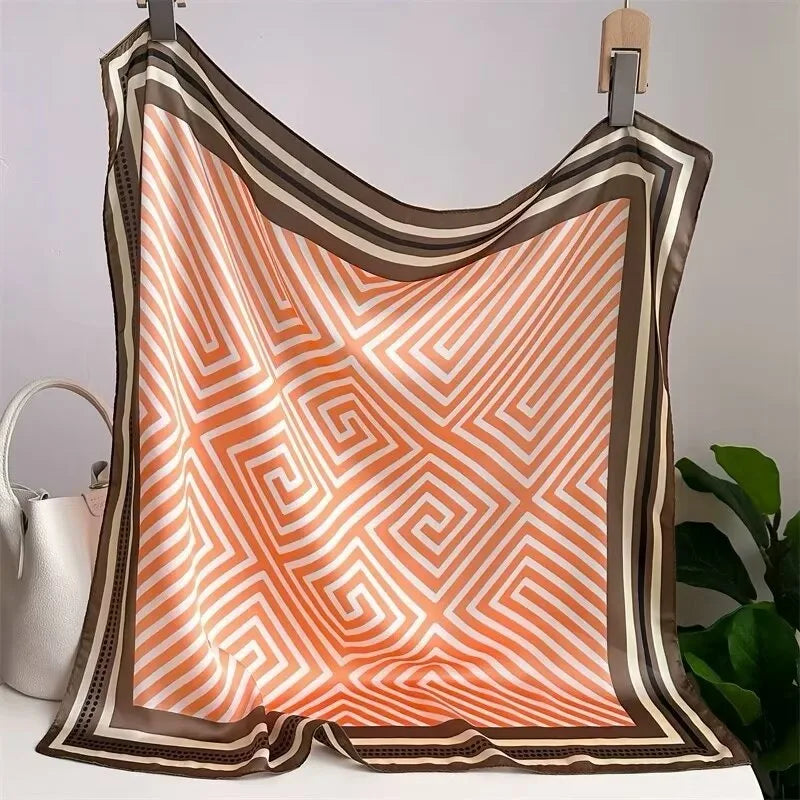 Sciarpa geometrica SatinÉclat™ da donna
