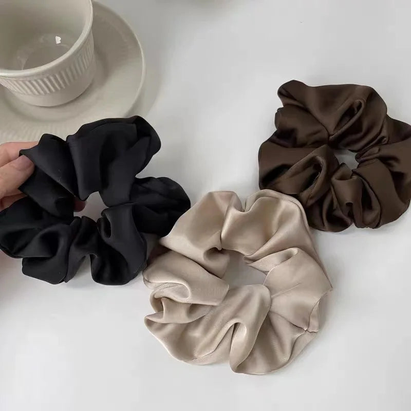 SatinÉclat™ Elegantes Seidengummiband für das Haar