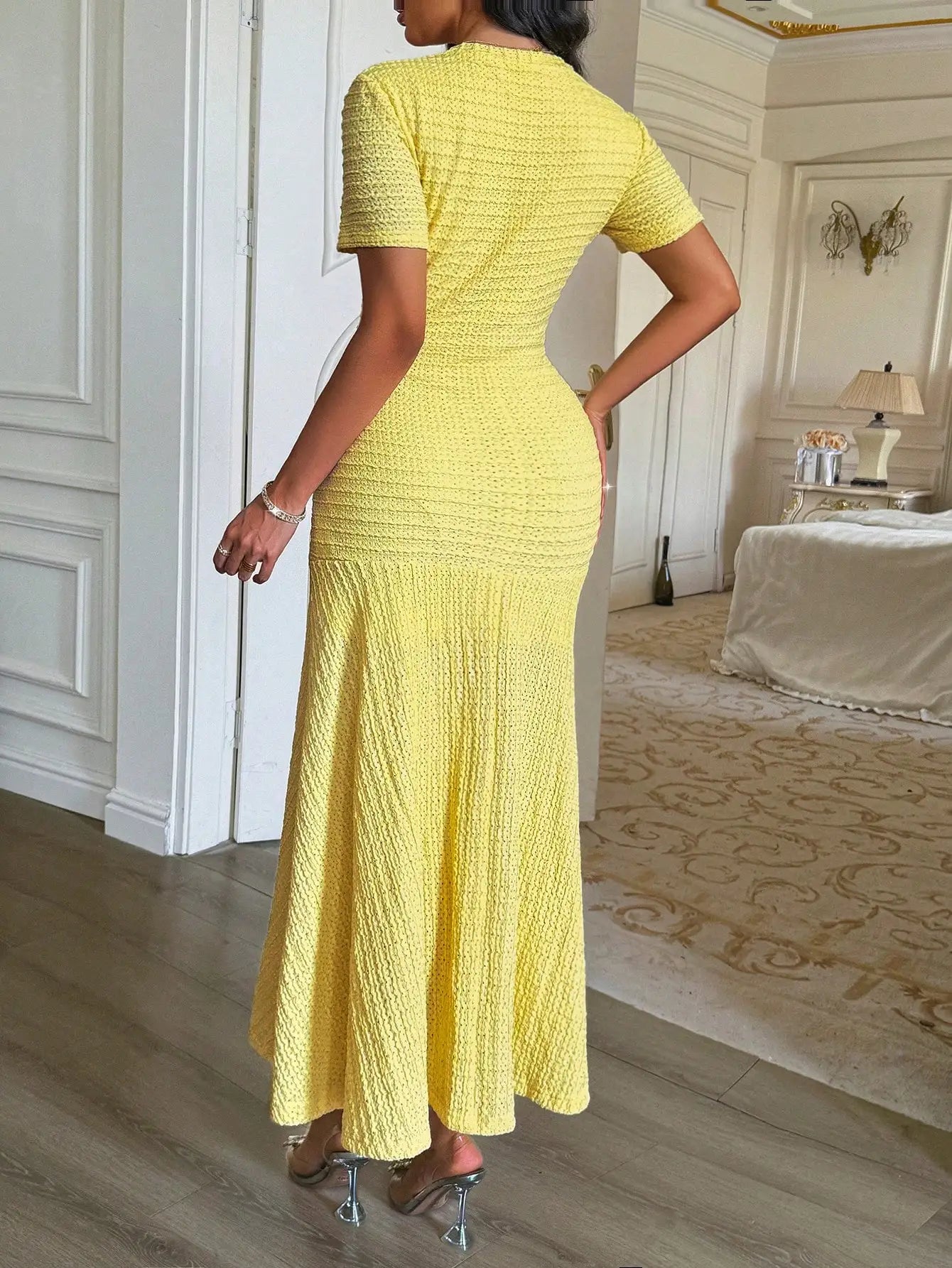 Amoura Dresses™ Textured Knit Midi Dress