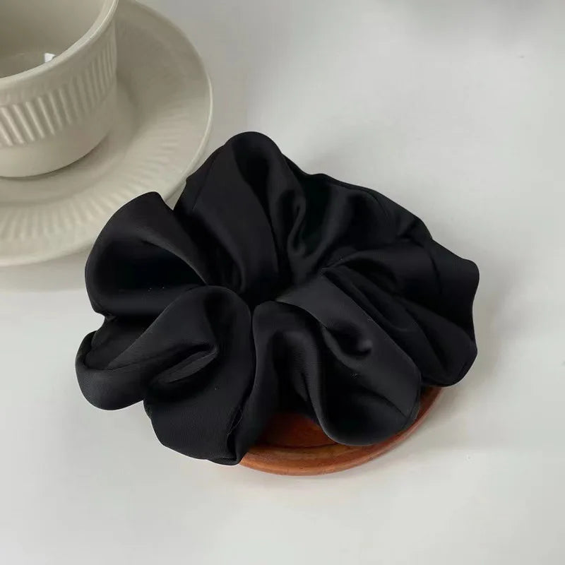 SatinÉclat™ Elegantes Seidengummiband für das Haar