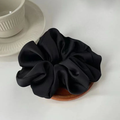 SatinÉclat™ Elegantes Seidengummiband für das Haar