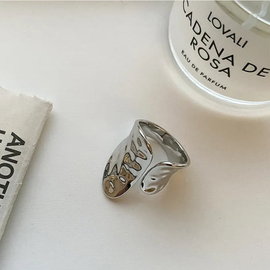 Anello scolpito Orlena Elara Jewelry™