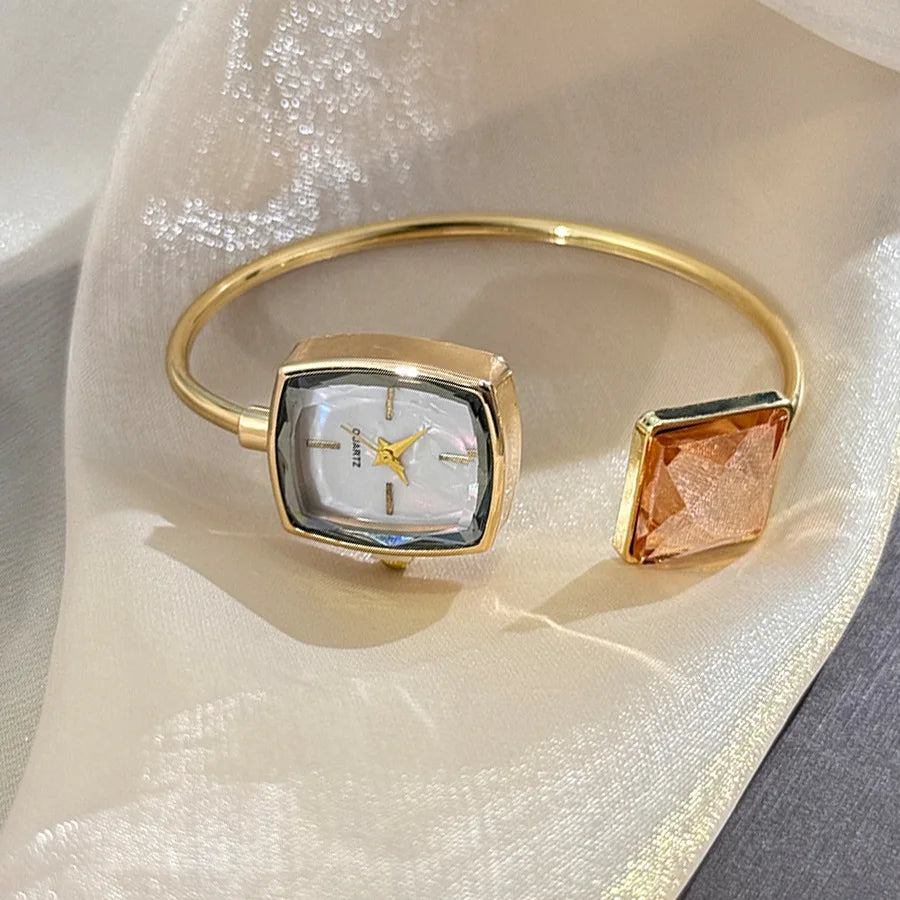 Velya Watches™ Kleine Armbanduhr mit Armband