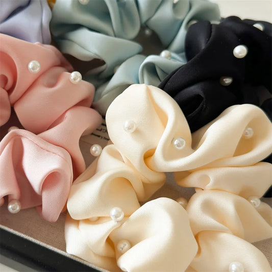 Satin Éclat™ Vintage Scrunchie Pearl