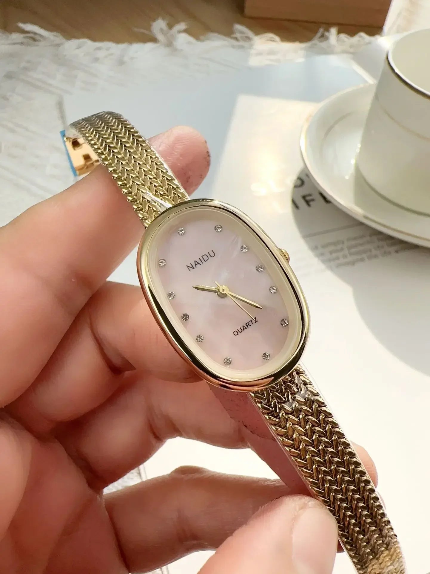 Velya Watches™ Relógio oval com strass