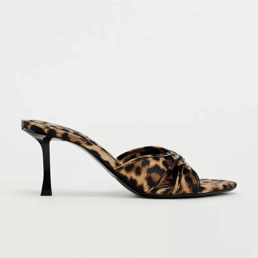 Solenne Shoes™ Tacchi midi con cinturino sottile