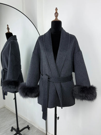 Cappotto a portafoglio con cintura e bordo in pelliccia Lunara Winter™