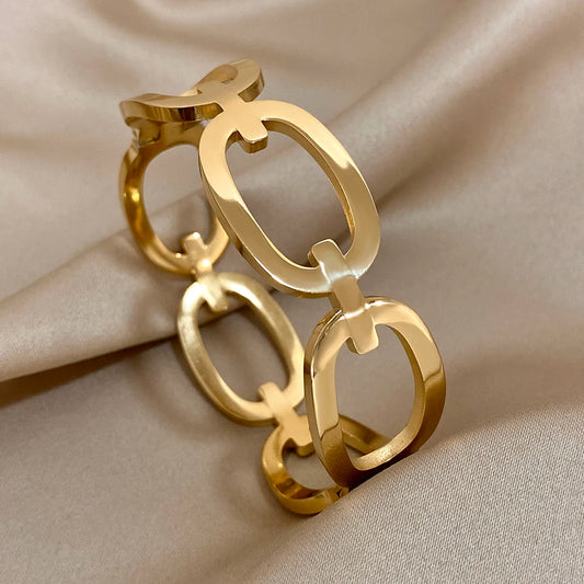 Elara Jewelry™ Gold Interlocking Oval Link Bracelet
