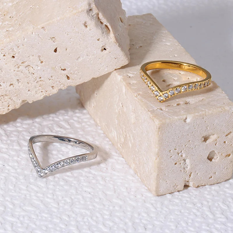 Elara Jewelry™ Velora V-Shine Ring