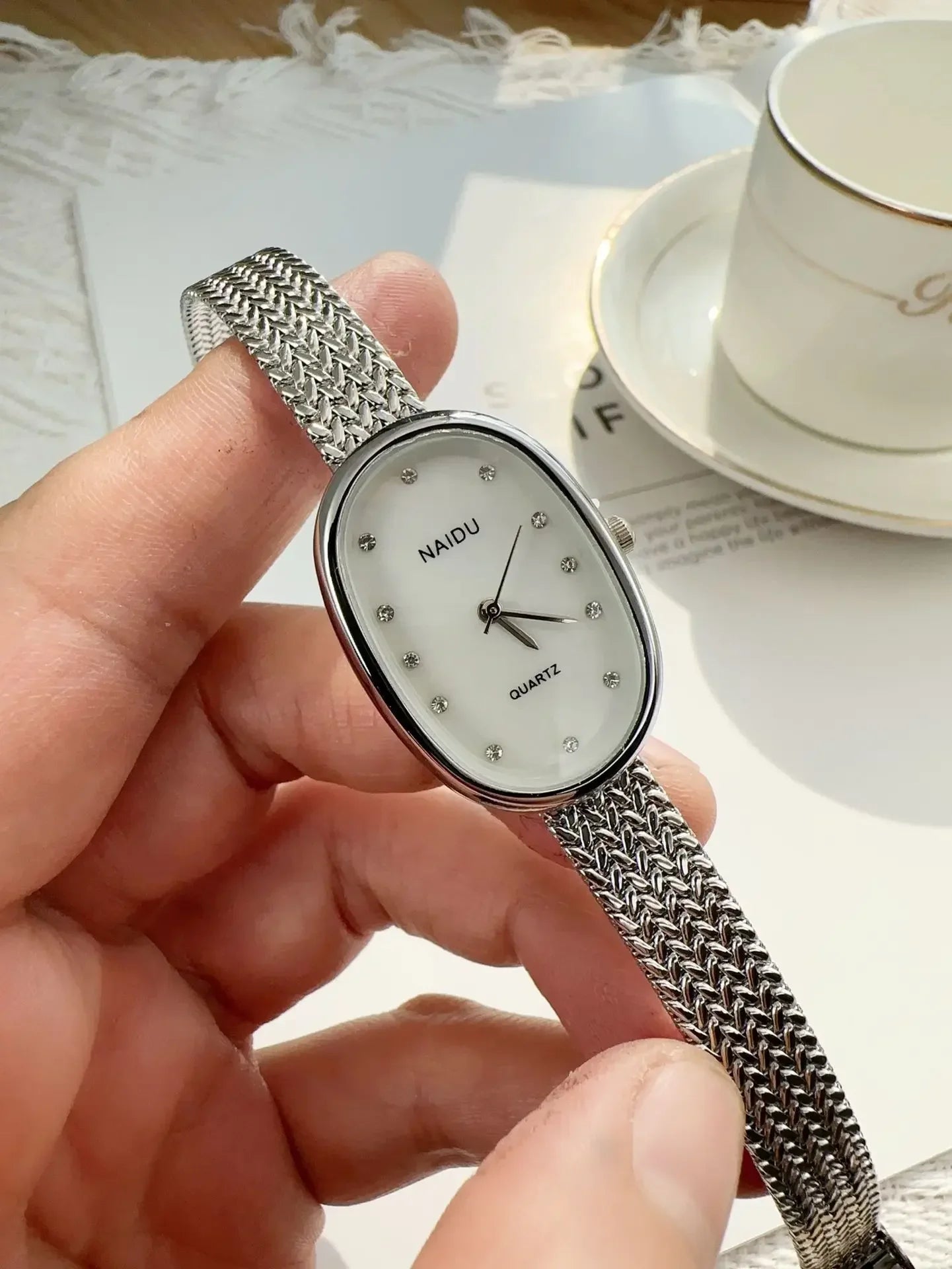 Velya Watches™ Relógio oval com strass