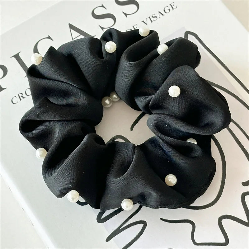 Satin Éclat™ Vintage Scrunchie Pearl
