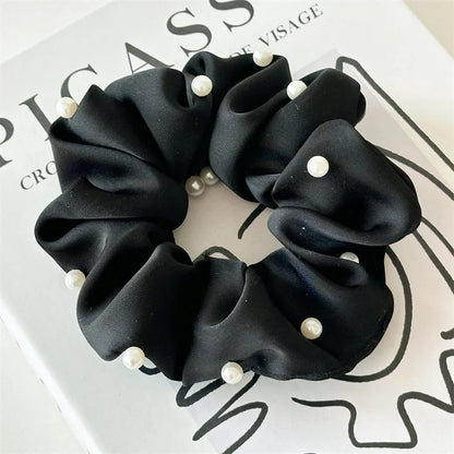 Satin Éclat™ Vintage Scrunchie Pearl