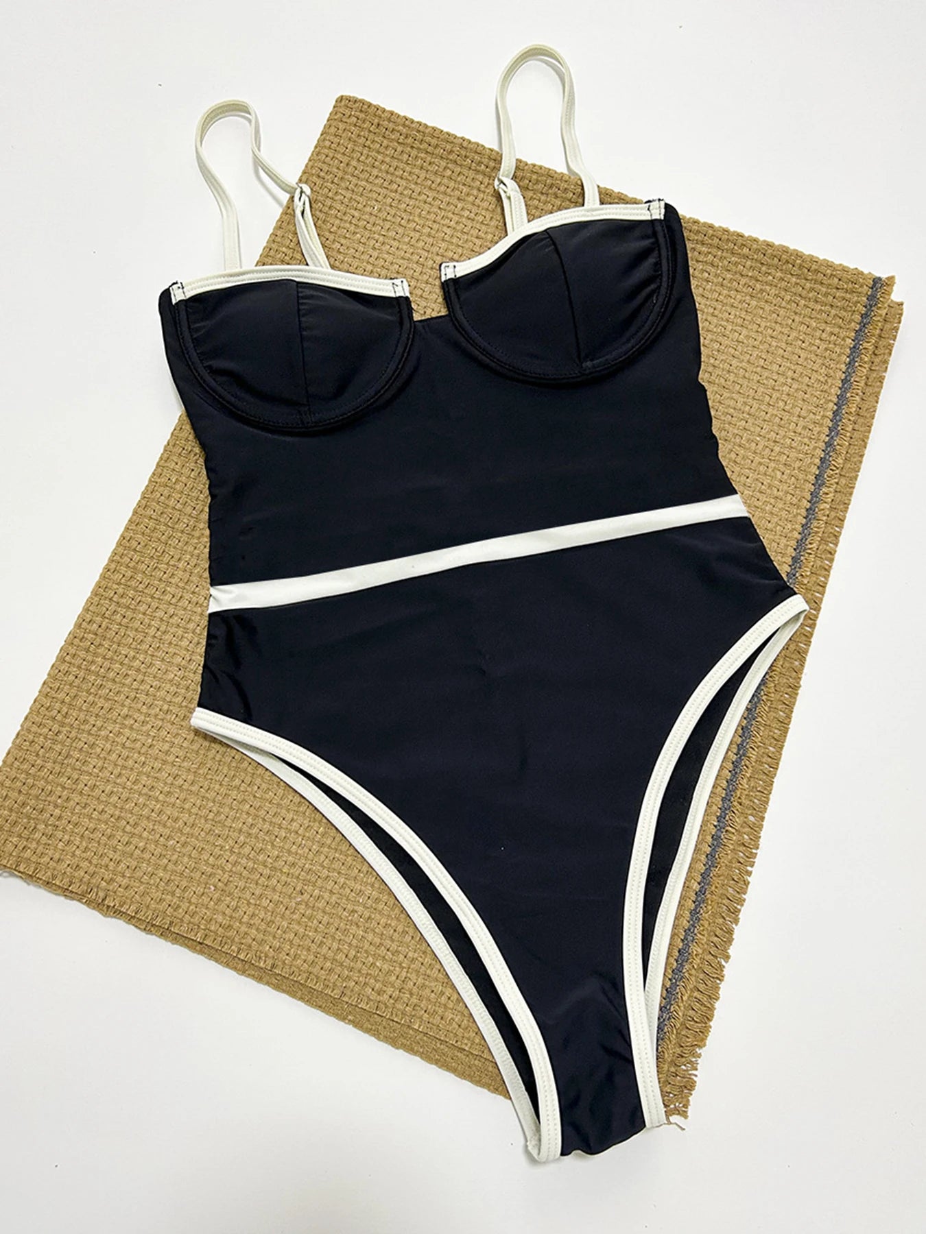 Traje de baño esculpido en contraste SeaLure™ Monaco