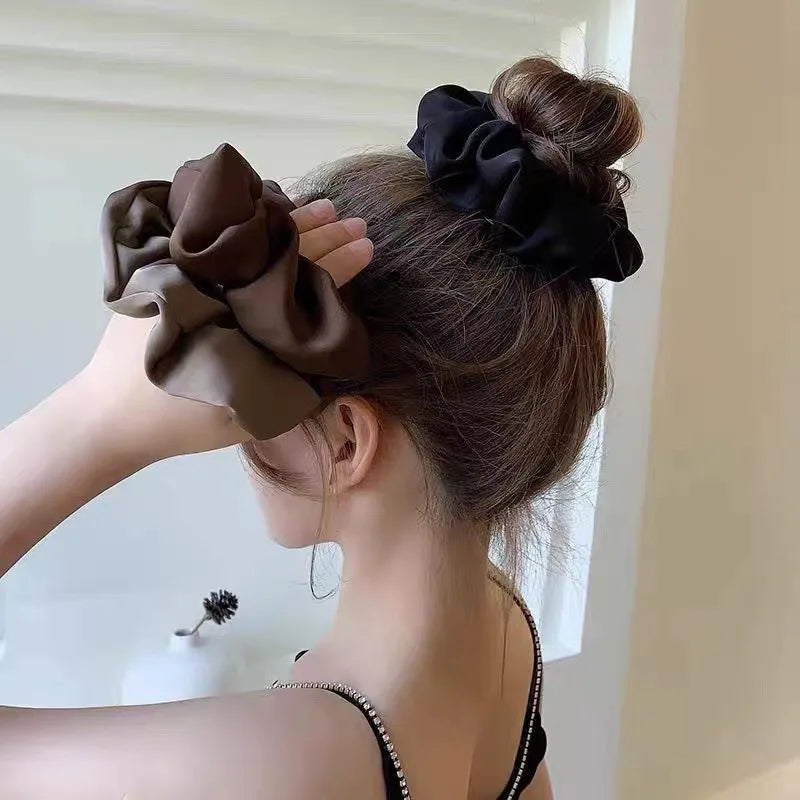 SatinÉclat™ Elegantes Seidengummiband für das Haar