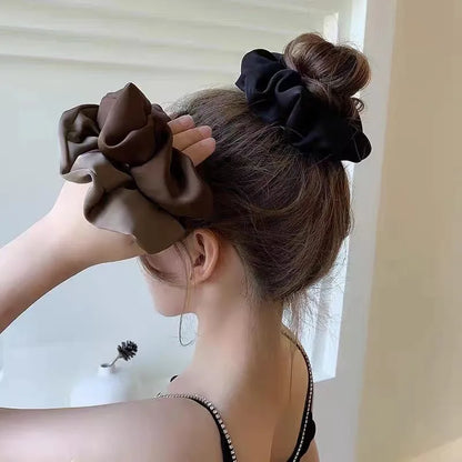 SatinÉclat™ Elegantes Seidengummiband für das Haar