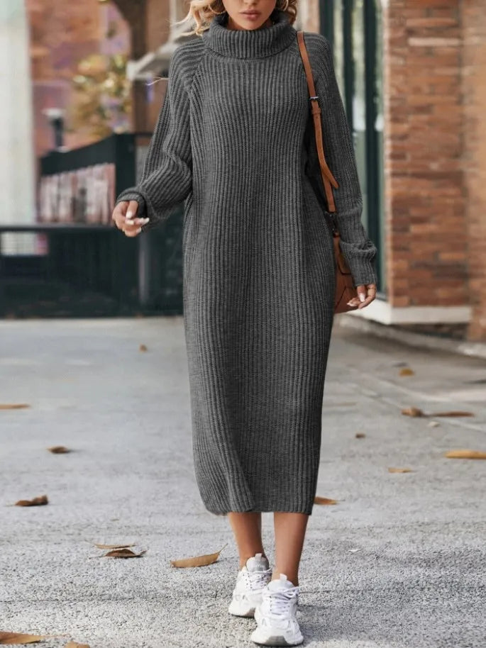 Langes Pulloverkleid mit hohem Kragen von Lunara Winter™