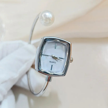 Velya Watches™ Kleine Armbanduhr mit Armband