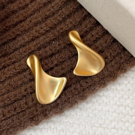 Elara Jewelry™ Abstract Wave Stud Earrings