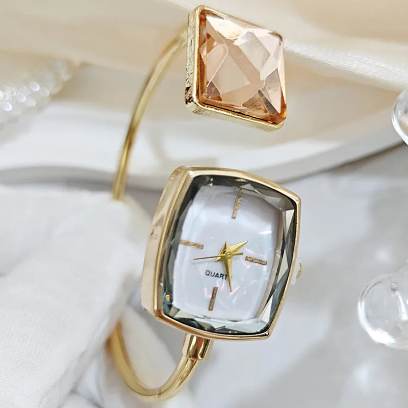 Velya Watches™ Kleine Armbanduhr mit Armband