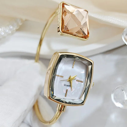 Velya Watches™ Kleine Armbanduhr mit Armband